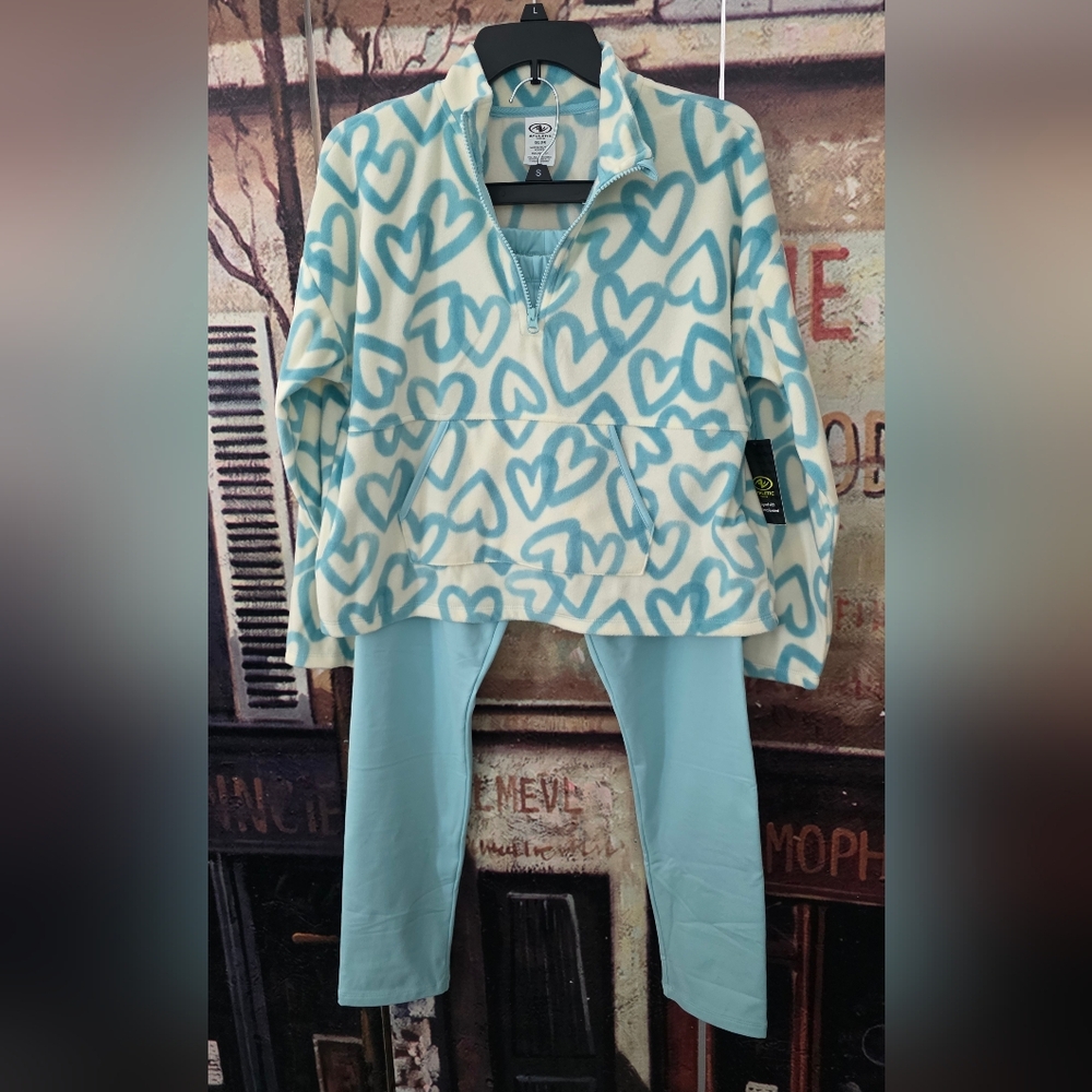 NWT Cozy Heart-Print Fleece Pullover & Legging Set - Light Teal/White